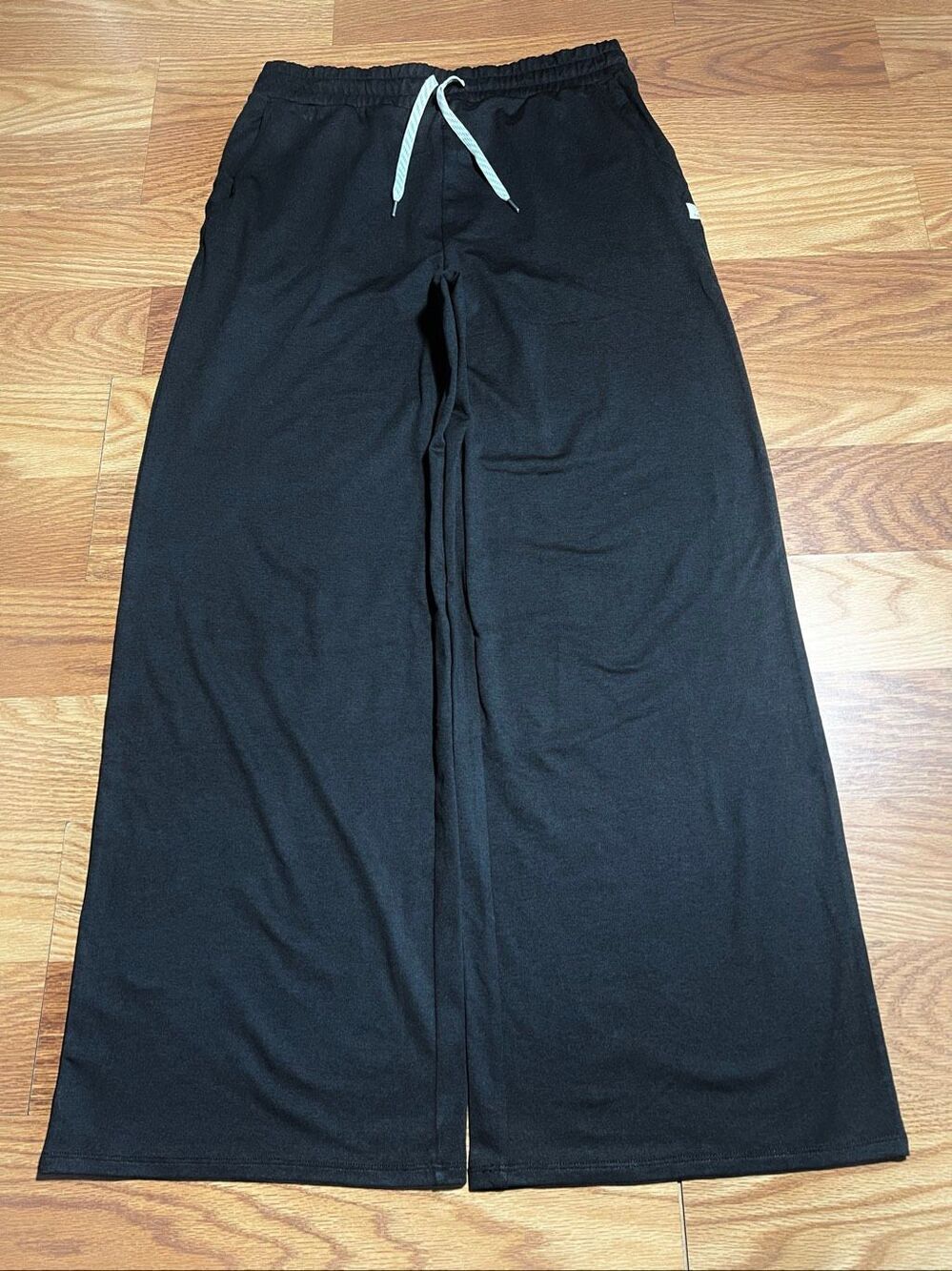 Vuori Women's Halo Essential Wideleg Pants Medium